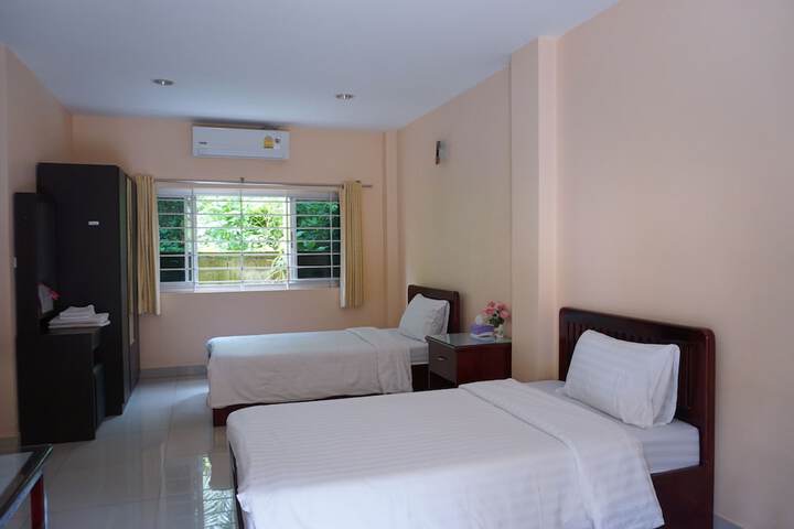 Room 13 of 38
