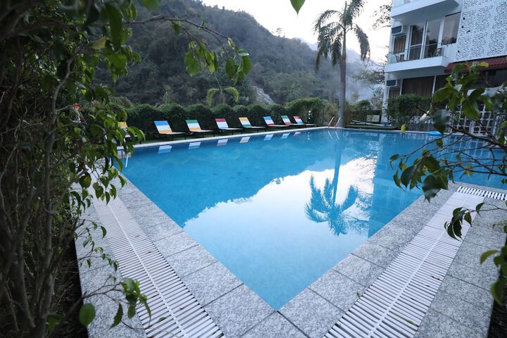 Pool 10 of 23