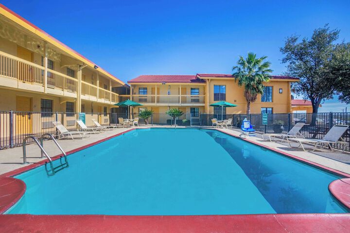 Pool Hotel