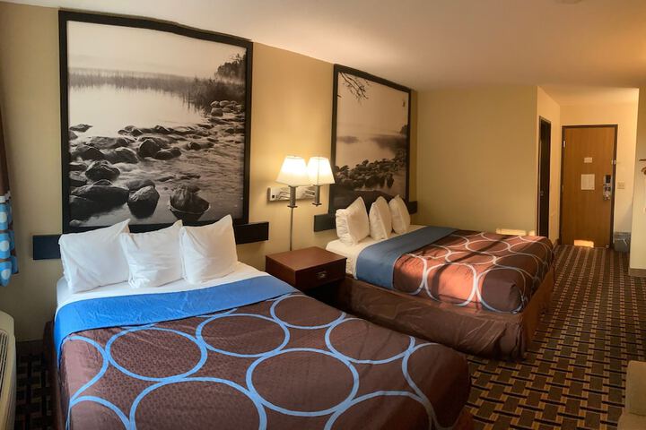 2 Queen Beds (6 of 15)