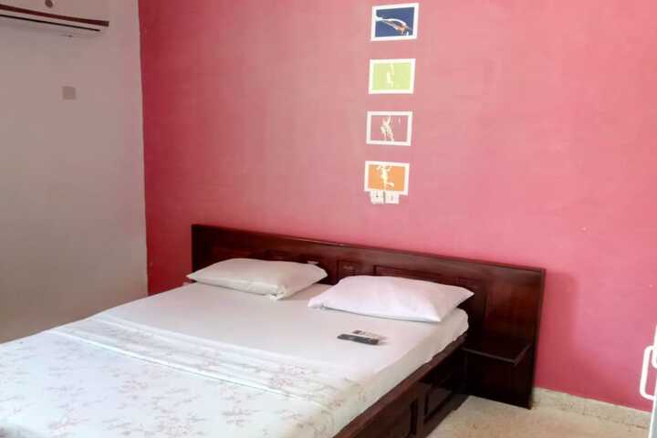 Room 18 of 25
