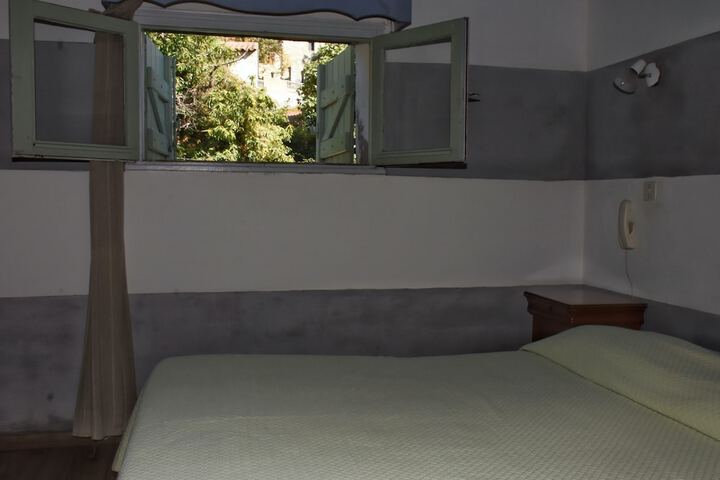 Room 7 of 27