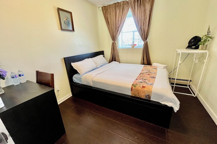 Room 6 of 17