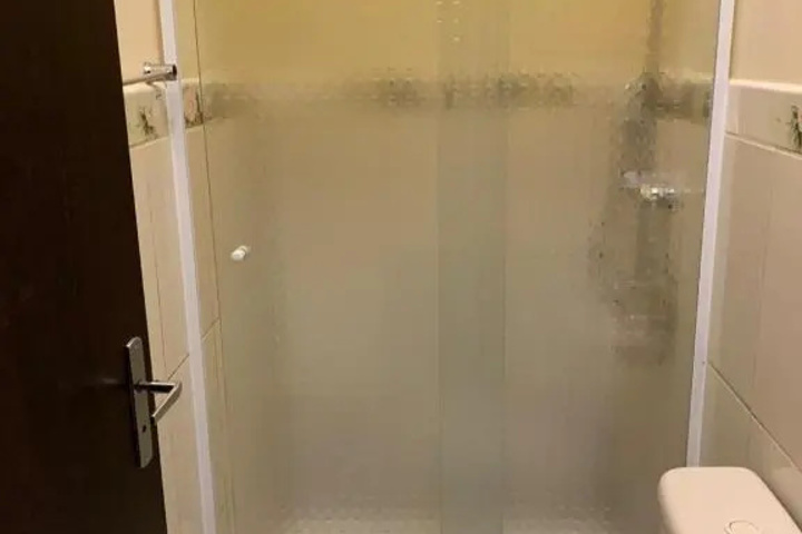 Room 8 of 12