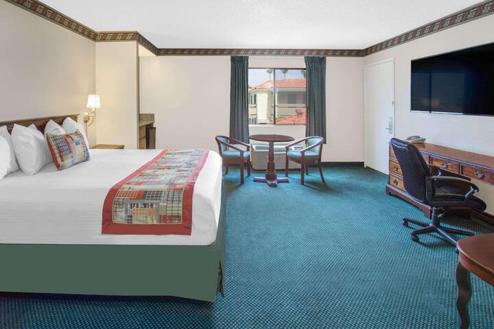 1 King Bed (5 of 14)