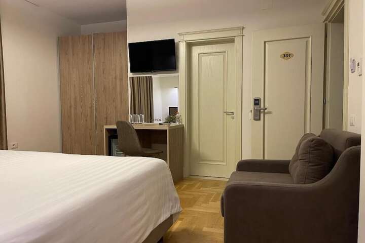 Room 4 of 21