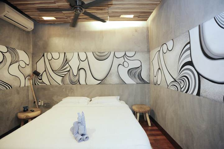 Room 4 of 47