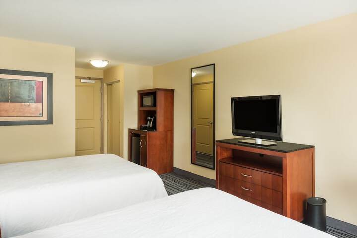 2 Queen Beds (8 of 18)