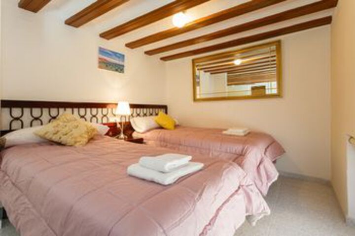Room 5 of 18