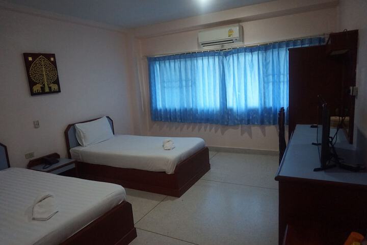 Room 33 of 50