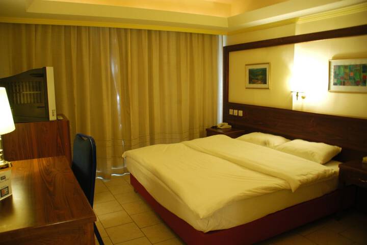 Room 8 of 63