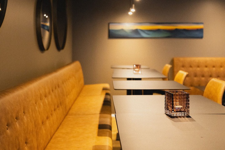 Lounge 82 of 89