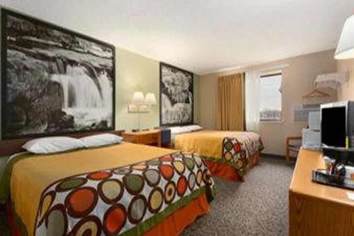 Room 10 of 18