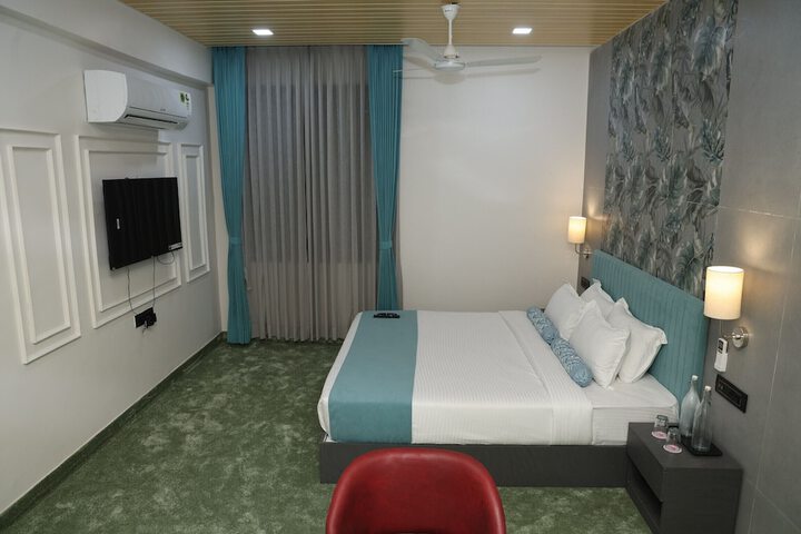 Room 2 of 19