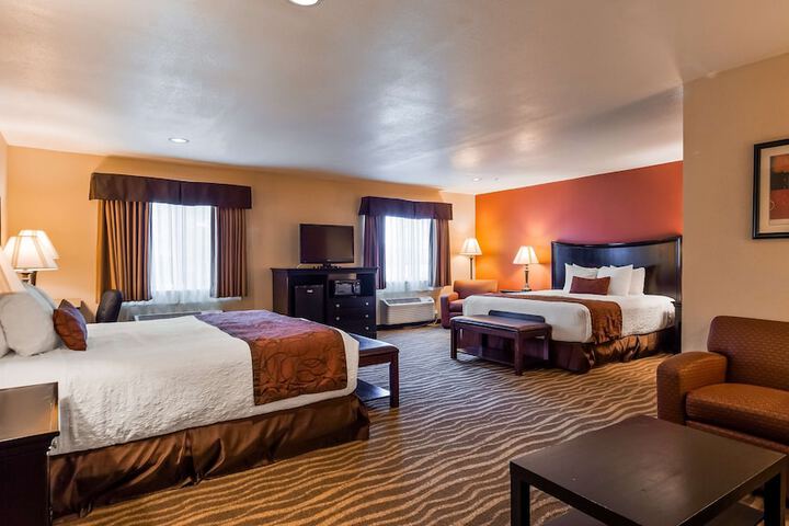 1 King Bed Microwave and Refrigerator Full Breakfast (5 of 10)