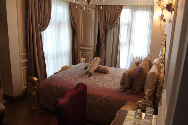 Room 7 of 94