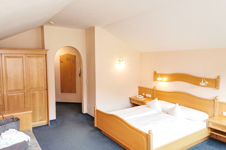 Room 13 of 46