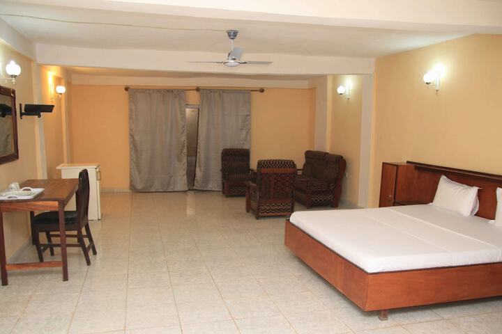 Room 3 of 7