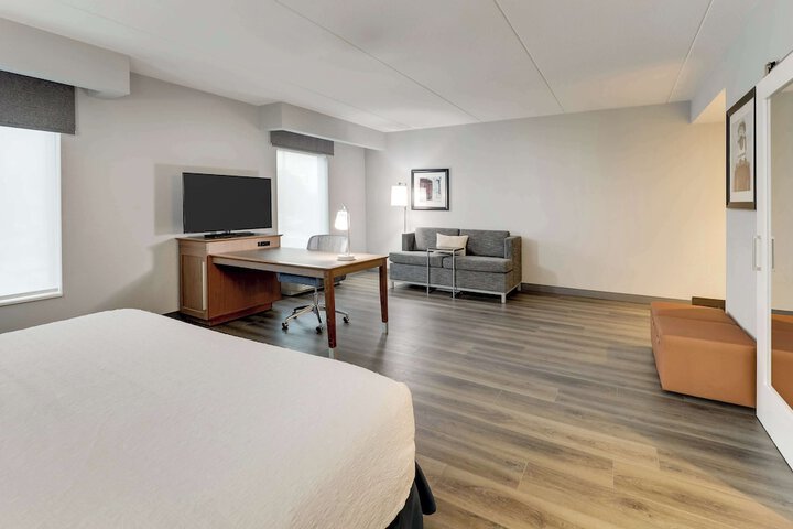 1 King with Sofa Bed Microwave, Refrigerator City View (19 of 23)