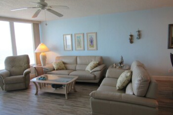 Room 6 of 11