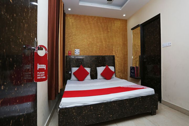 Room 9 of 32