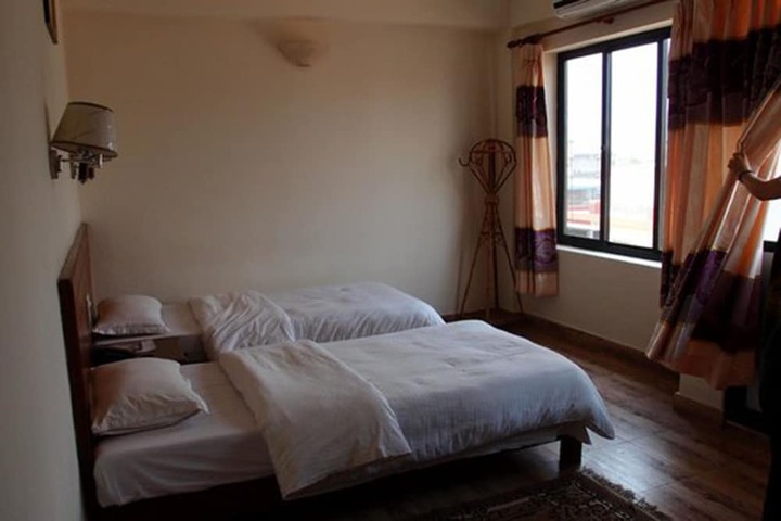 Room 4 of 15