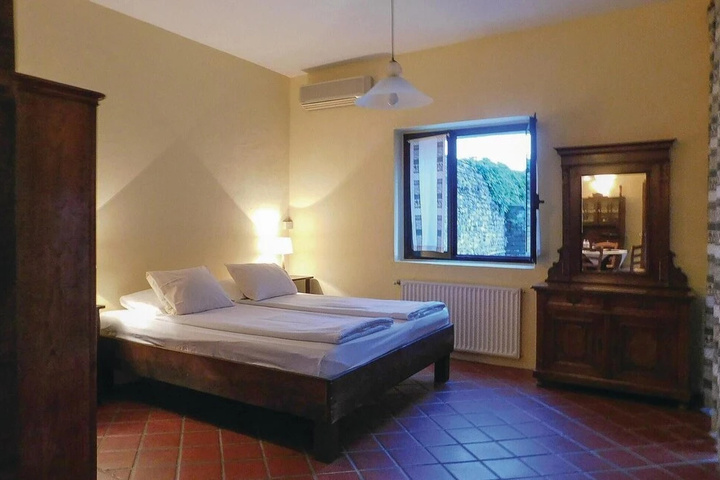 Room 3 of 13