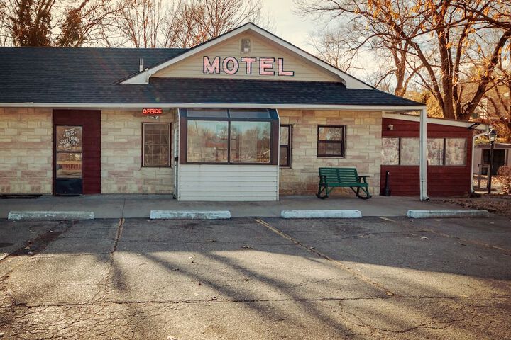 Simmer Motel in Wamego, KS