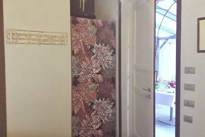 Room 12 of 27