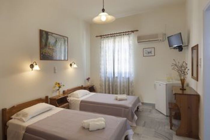 Room 6 of 12