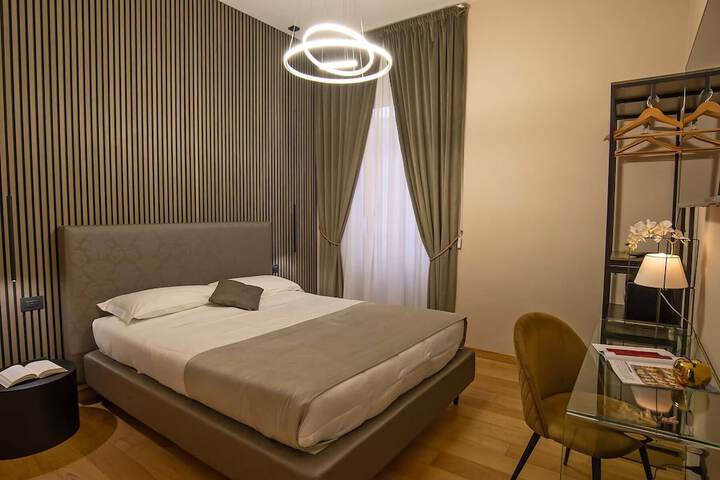 Room 32 of 97