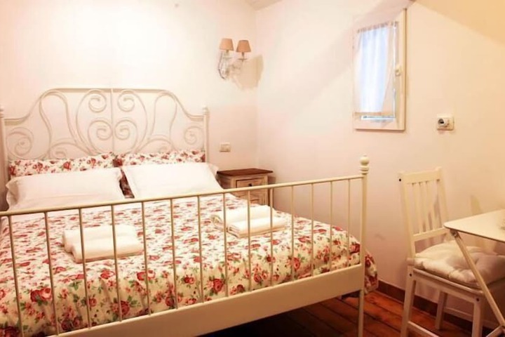 Room 11 of 20
