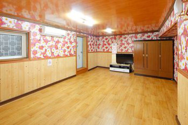 Room 48 of 89