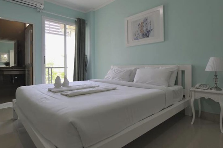Room 8 of 28