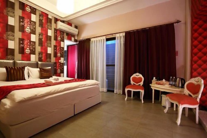 Room 10 of 37