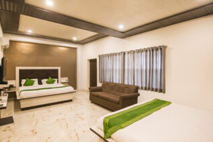 Room 10 of 33