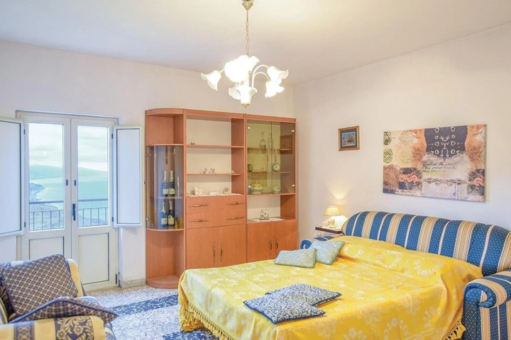 Room 5 of 13