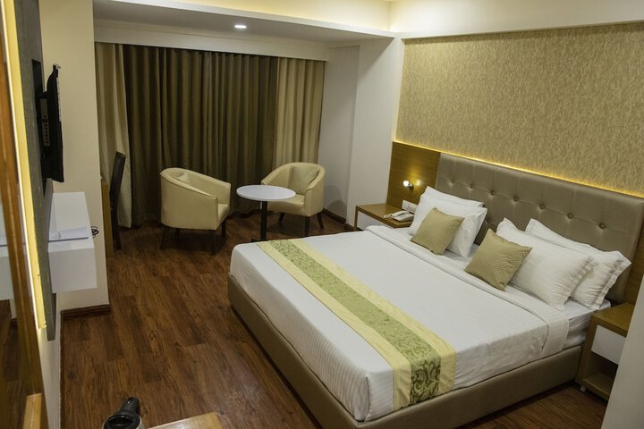 Room 5 of 17