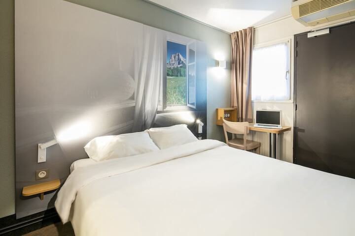 Room 7 of 42