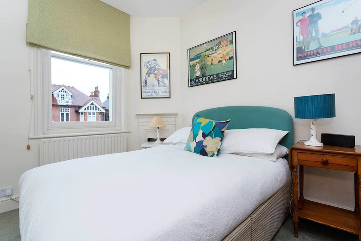 Room 4 of 6