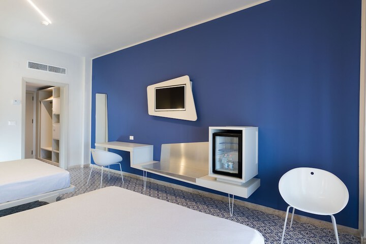 Room 16 of 60