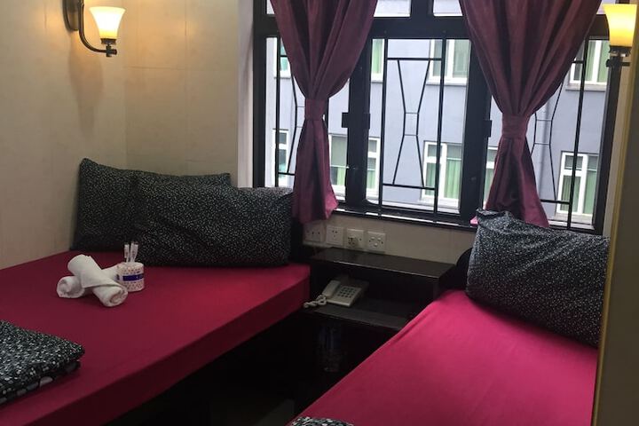 Room 30 of 48