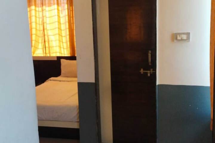 Room 21 of 37