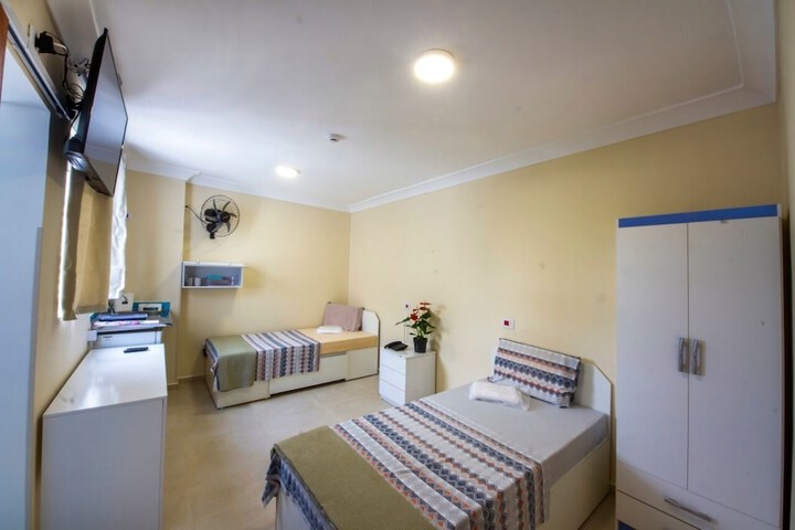 Room 21 of 38