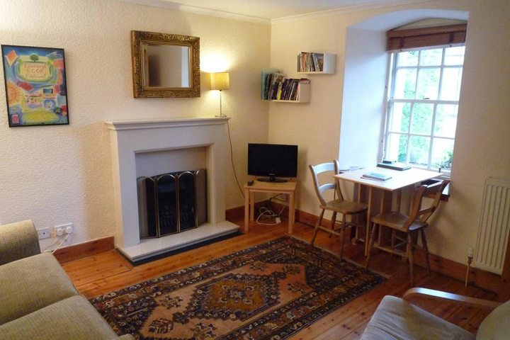 Room 8 of 12