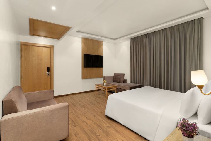 Room 12 of 16