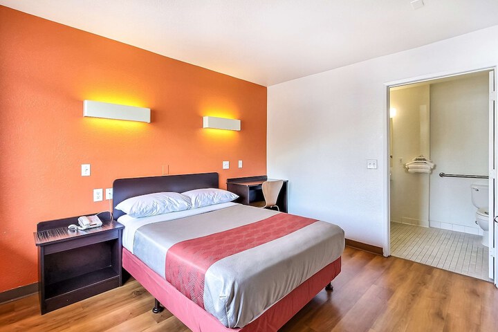 Queen Bed Accessible (2 of 10)