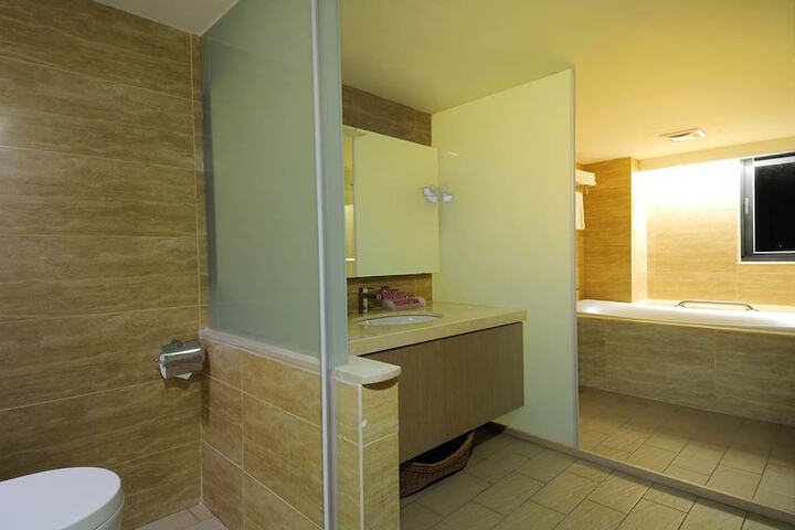 Room 18 of 31