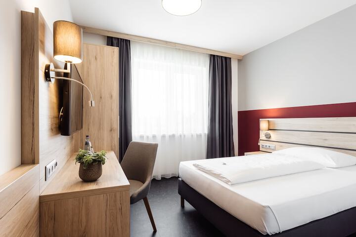 Room 21 of 104