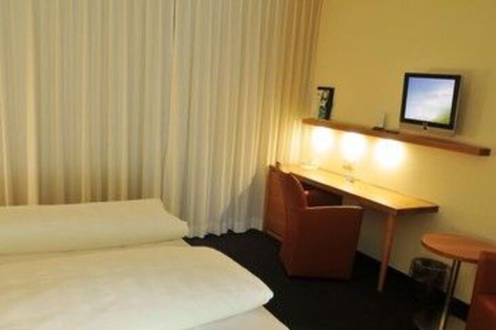 Room 31 of 106